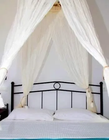 Anemoessa Serifos Town