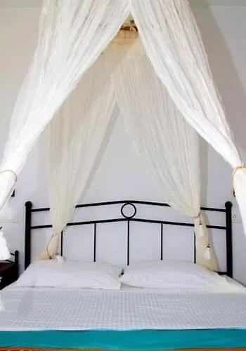 Anemoessa Serifos Town